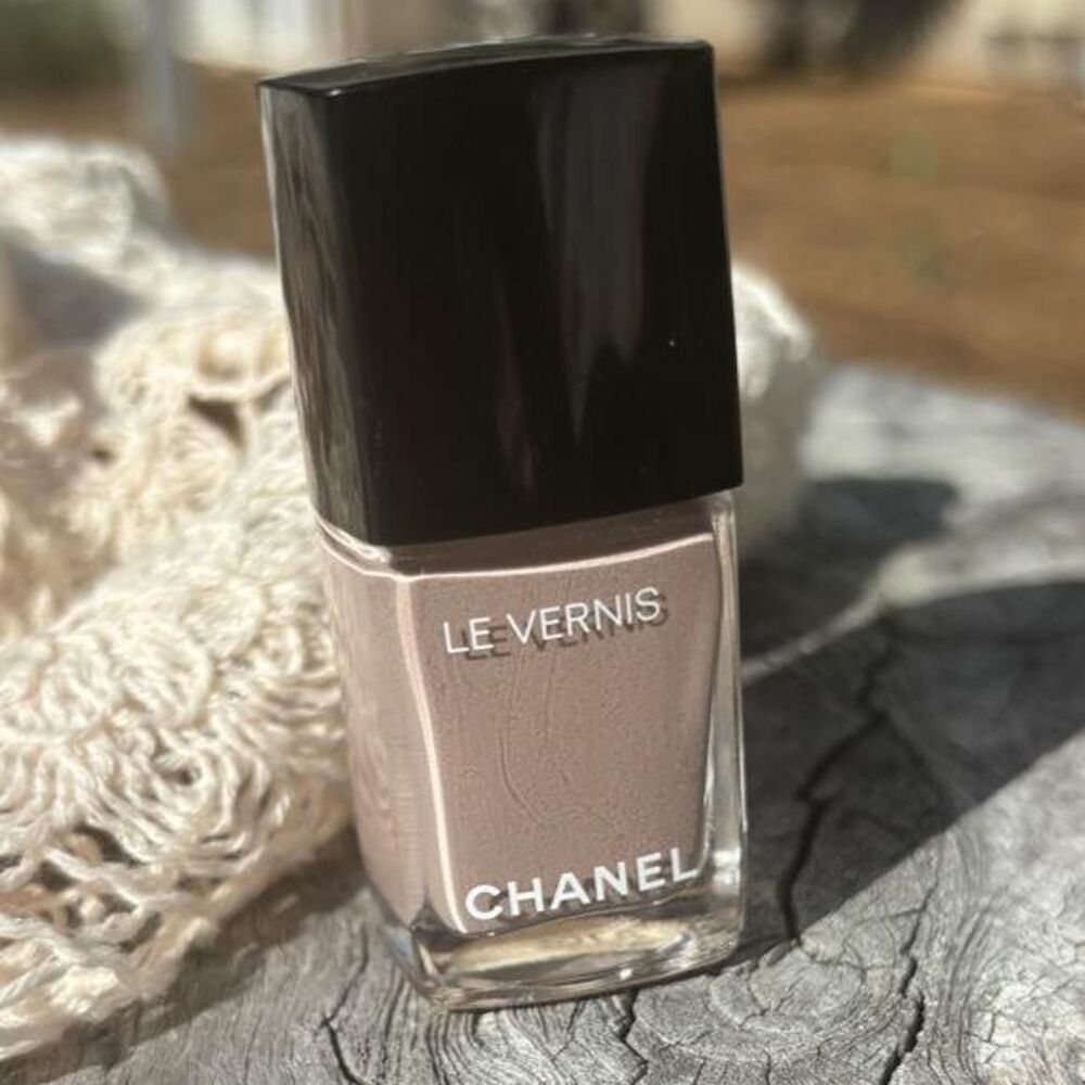 Chanel Le Vernis Nail Polish in New Dawn